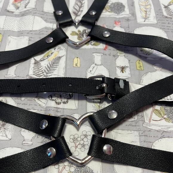 Heart body harness accessory - Picture 5 of 6